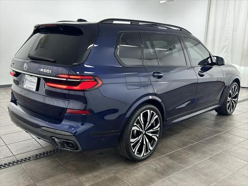 2023 BMW X7 M60i