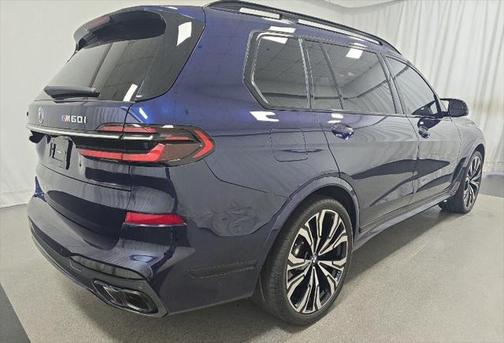 2023 BMW X7 M60i