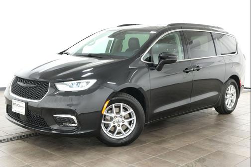 Brilliant Black Crystal Pearlcoat 2022 Chrysler Pacifica Touring L