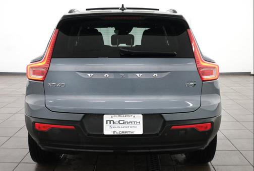 Thunder Grey Metallic 2021 Volvo XC40 T5 R-Design