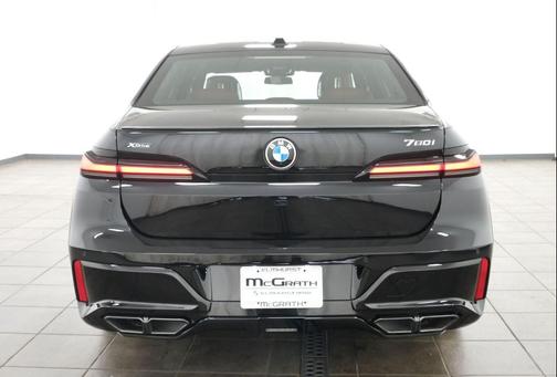 Black Sapphire Metallic 2026 BMW 760 xDrive