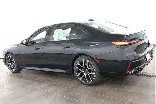 Black Sapphire Metallic 2026 BMW 760 xDrive