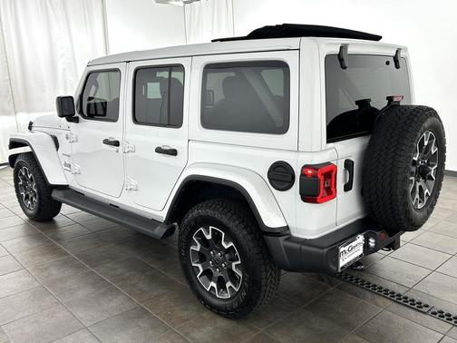 2024 Jeep Wrangler 4-Door Sahara 4x4