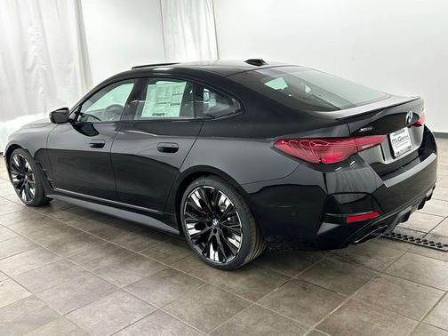 Black Sapphire Metallic 2026 BMW M440 i xDrive