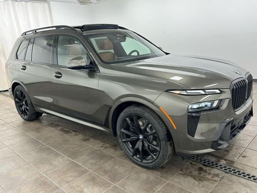 Manhattan Green Metallic 2026 BMW X7 xDrive40i