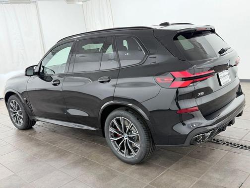 Black Sapphire Metallic 2026 BMW X5 M60i