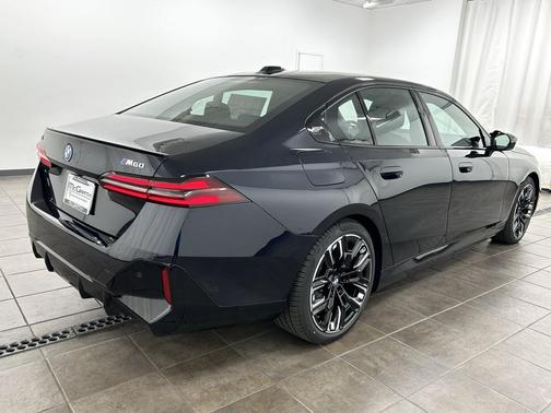 2025 BMW i5 M60
