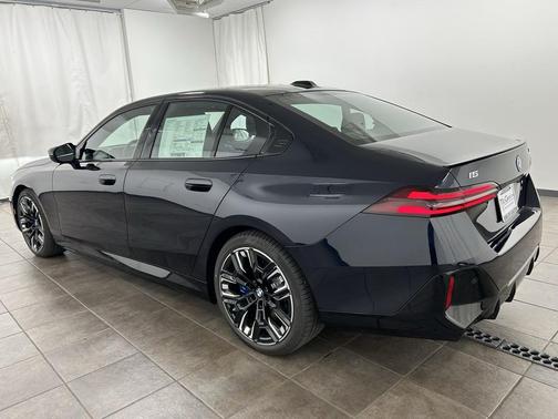 2025 BMW i5 M60