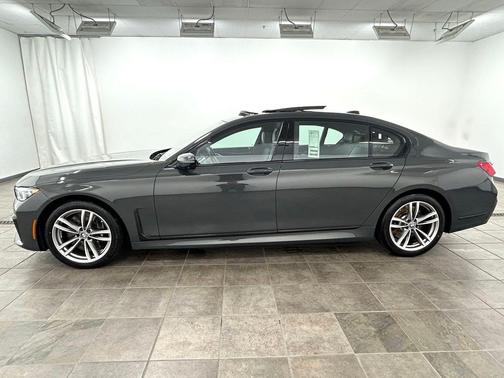 Dravit Grey Metallic 2022 BMW 750 i xDrive