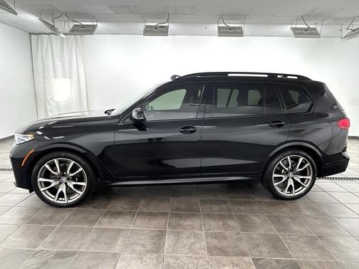 2022 BMW X7 M50i