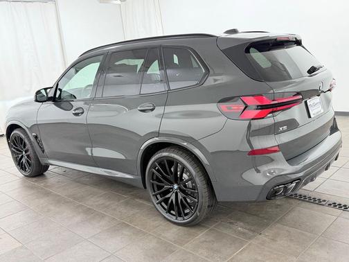 Dravit Grey Metallic 2026 BMW X5 M60i