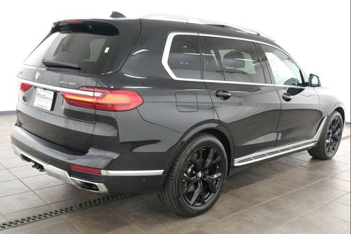 Black Sapphire Metallic 2020 BMW X7 xDrive50i