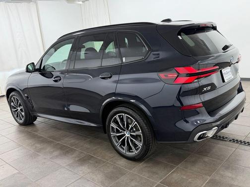 Carbon Black Metallic 2025 BMW X5 xDrive40i