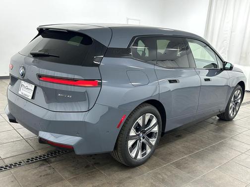 2026 BMW iX xDrive45