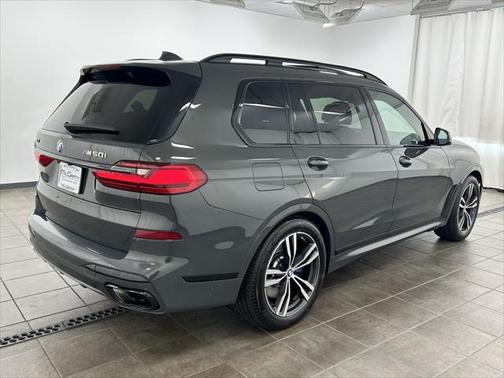 2022 BMW X7 M50i