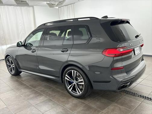 2022 BMW X7 M50i