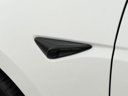 Pearl White Multi-Coat 2025 Tesla Model 3 Performance
