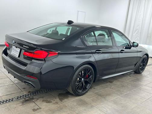 Black Sapphire Metallic 2022 BMW 540 i xDrive