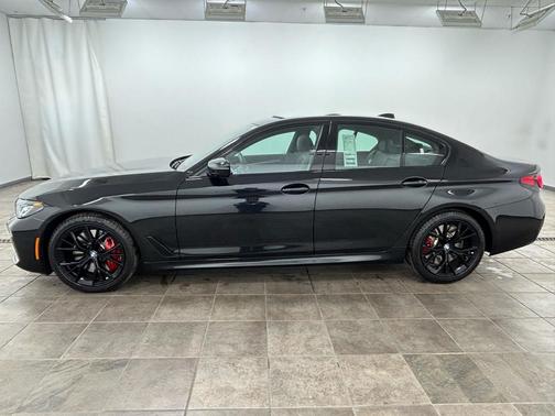 Black Sapphire Metallic 2022 BMW 540 i xDrive