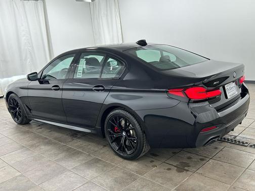 Black Sapphire Metallic 2022 BMW 540 i xDrive