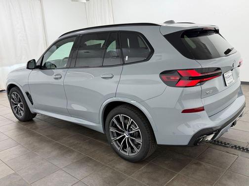 Brooklyn Grey Metallic 2026 BMW X5 xDrive40i