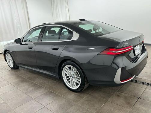 Dark Graphite Metallic 2025 BMW 530 xDrive