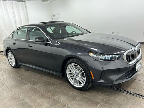 Dark Graphite Metallic 2025 BMW 530 xDrive