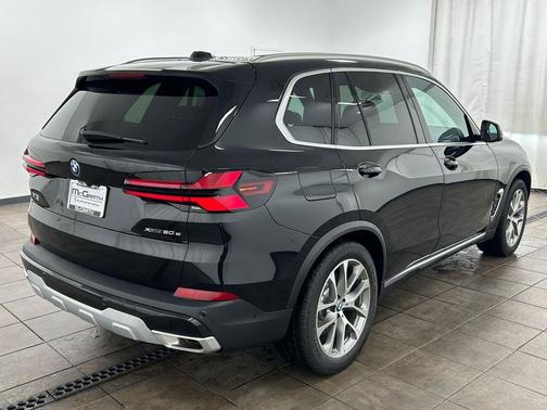 Black Sapphire Metallic 2026 BMW X5 PHEV xDrive50e