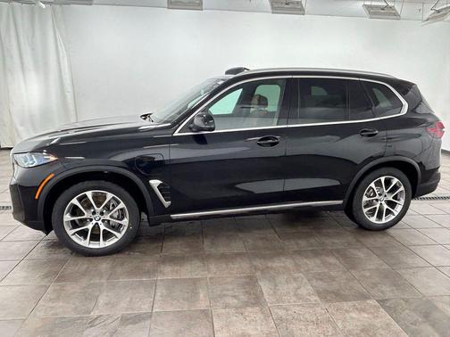 Black Sapphire Metallic 2026 BMW X5 PHEV xDrive50e