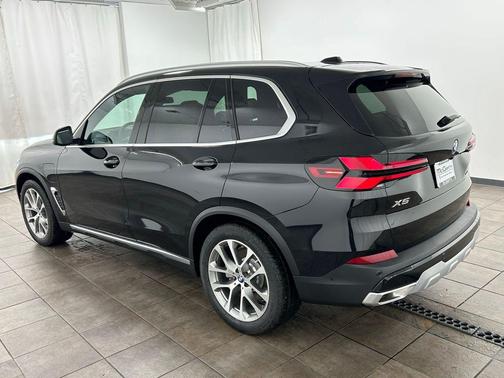 Black Sapphire Metallic 2026 BMW X5 PHEV xDrive50e