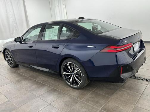 2026 BMW 550e xDrive