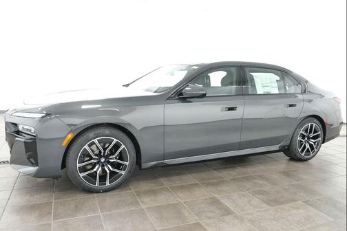 Dravit Grey Metallic 2026 BMW 760 xDrive