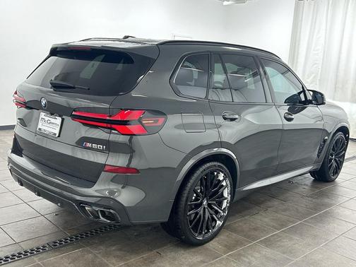 2025 BMW X5 M60i