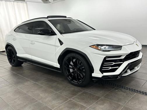 2021 Lamborghini Urus Pearl Capsule