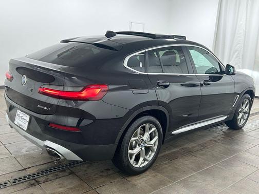 Black Sapphire Metallic 2025 BMW X4 xDrive30i