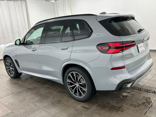 Brooklyn Grey Metallic 2026 BMW X5 xDrive40i