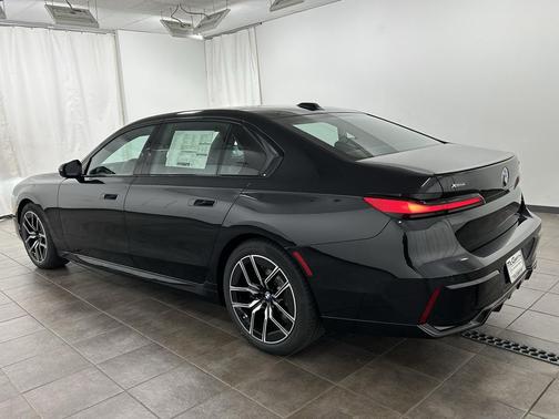 2025 BMW 740 i xDrive