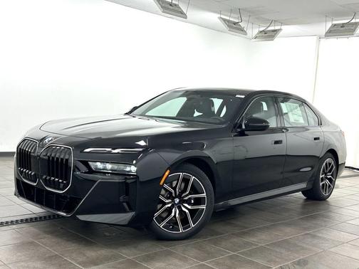 2025 BMW 740 i xDrive