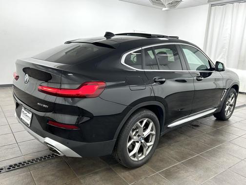 2025 BMW X4 xDrive30i