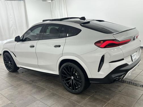 2023 BMW X6 M50i