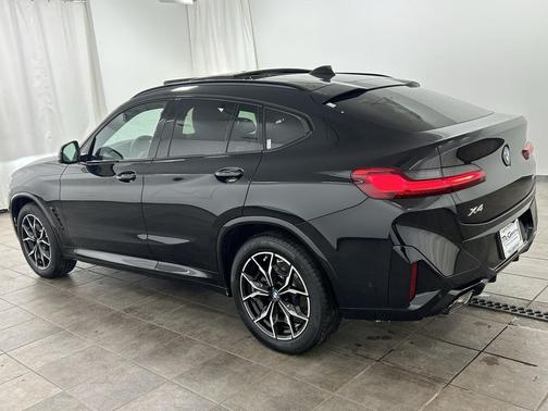 2025 BMW X4 xDrive30i