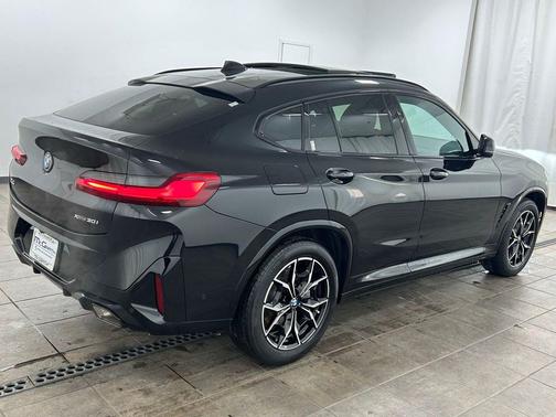 Black Sapphire Metallic 2025 BMW X4 xDrive30i