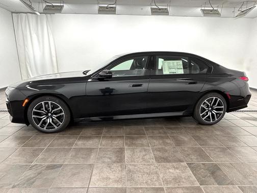 2026 BMW 740 i xDrive