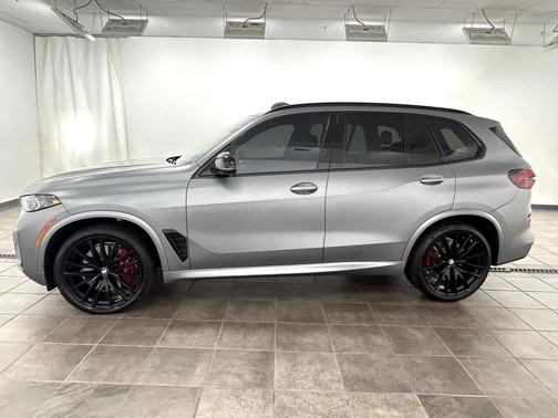 2025 BMW X5 M60i