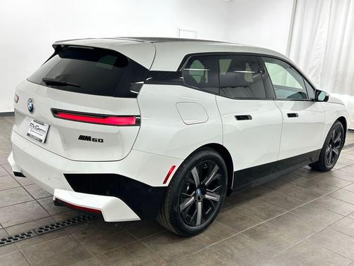 Mineral White Metallic 2025 BMW iX M60