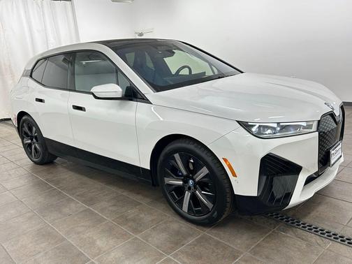 Mineral White Metallic 2025 BMW iX M60