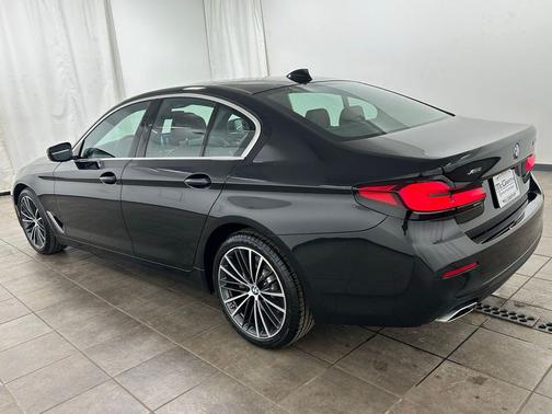 Black Sapphire Metallic 2023 BMW 540 i xDrive
