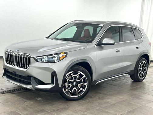 Space Silver Metallic 2025 BMW X1 xDrive28i