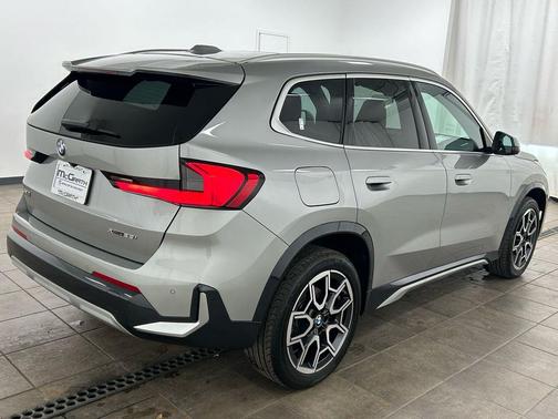 Space Silver Metallic 2025 BMW X1 xDrive28i