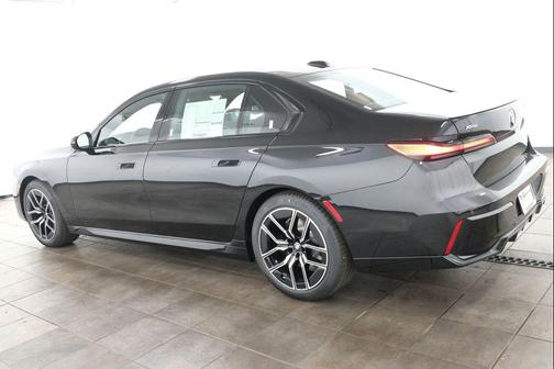 Black Sapphire Metallic 2026 BMW XM Label